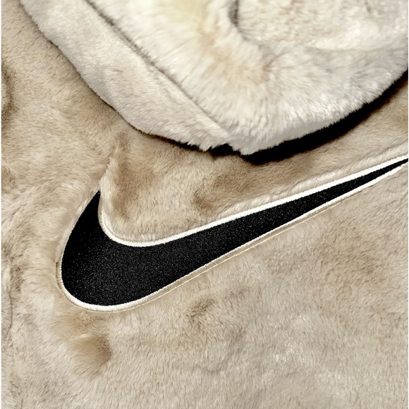 Nike Sportswear Essentials Faux Fur Jacket DD5116-013 Women Size xs - Picture 7 of 9